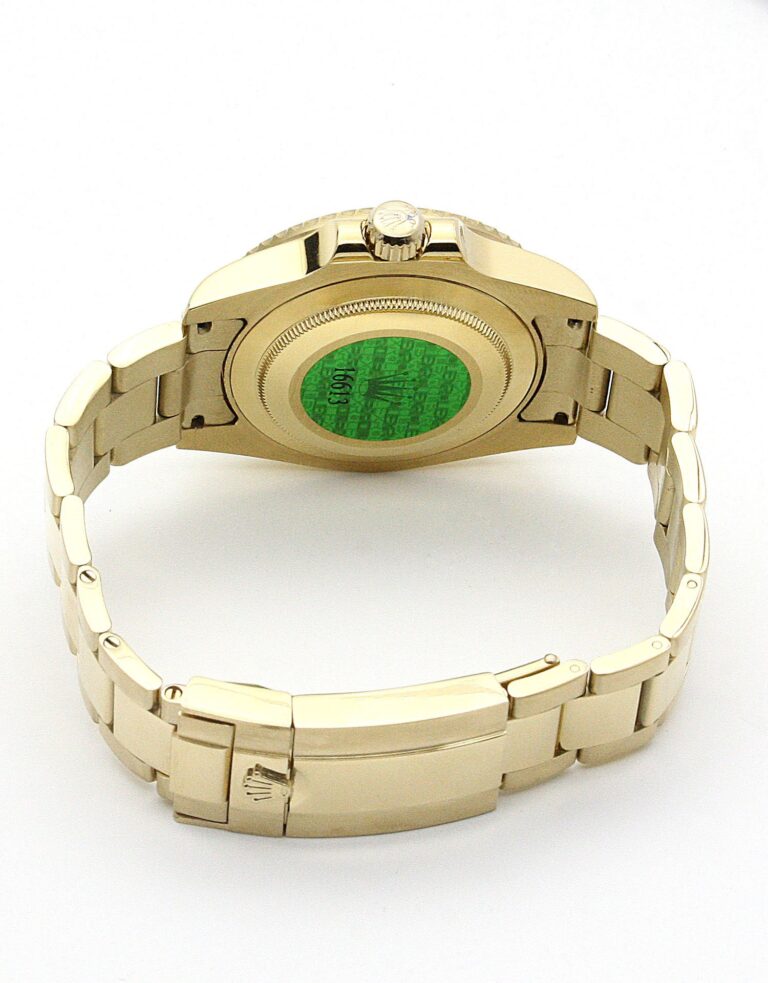 Replica Rolex GMT-Master II Green Dial 116718LN Close-Up Focus