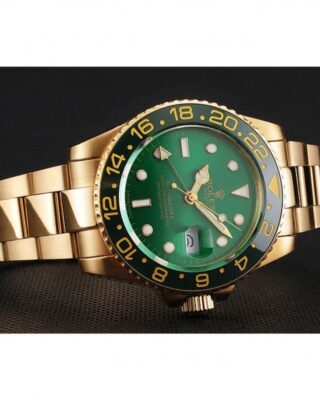 Superclone Rolex GMT-Master II Green Dial 116718LN Close-Up Focus