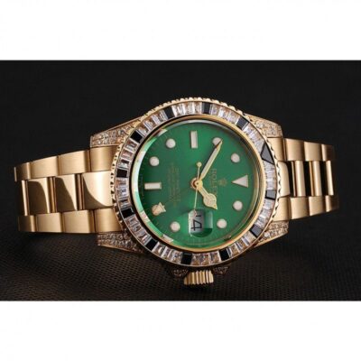 Superclone Rolex GMT-Master II Green Dial 1453748 Close-Up Focus