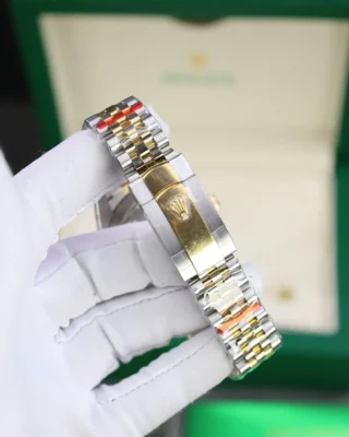 Replica Rolex Datejust Champagne Dial Fluted Bezel Jubilee Bracelet