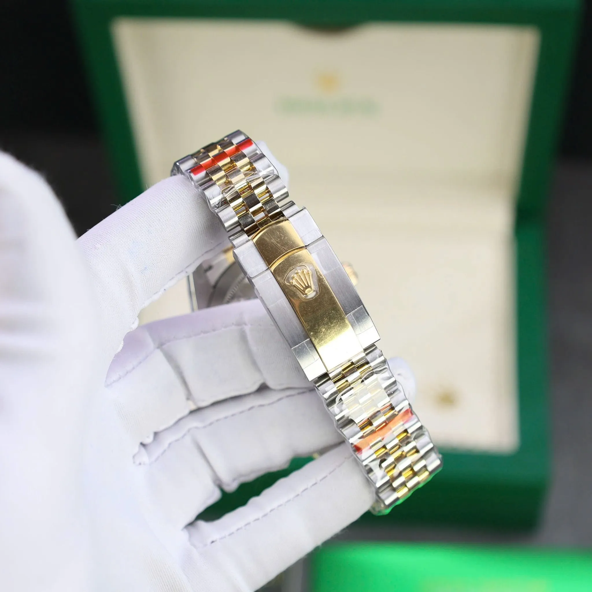 Replica Rolex Datejust Champagne Dial Fluted Bezel Jubilee Bracelet