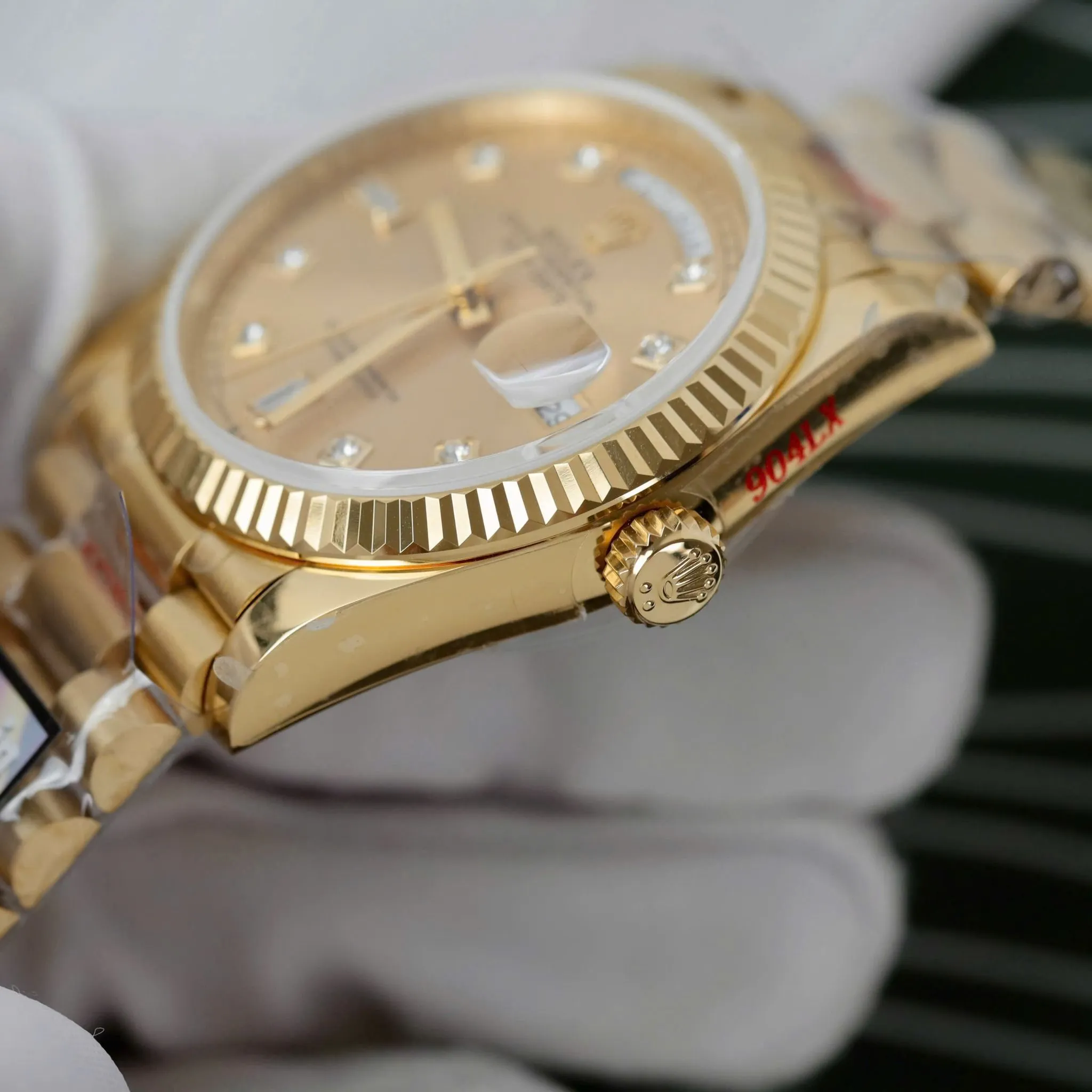 Replica Rolex Day-Date Champagne Dial fluted Bezel Presidential Bracelet