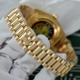 Replica Rolex Day-Date Champagne Dial fluted Bezel Presidential Bracelet