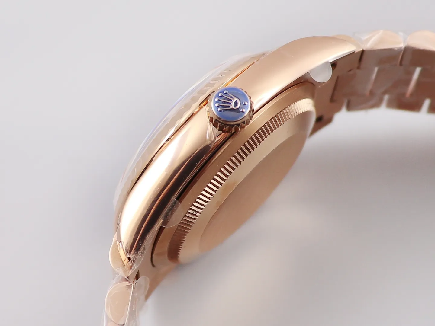 Replica Rolex Day-Date White Dial Fluted Bezel Presidential Dial