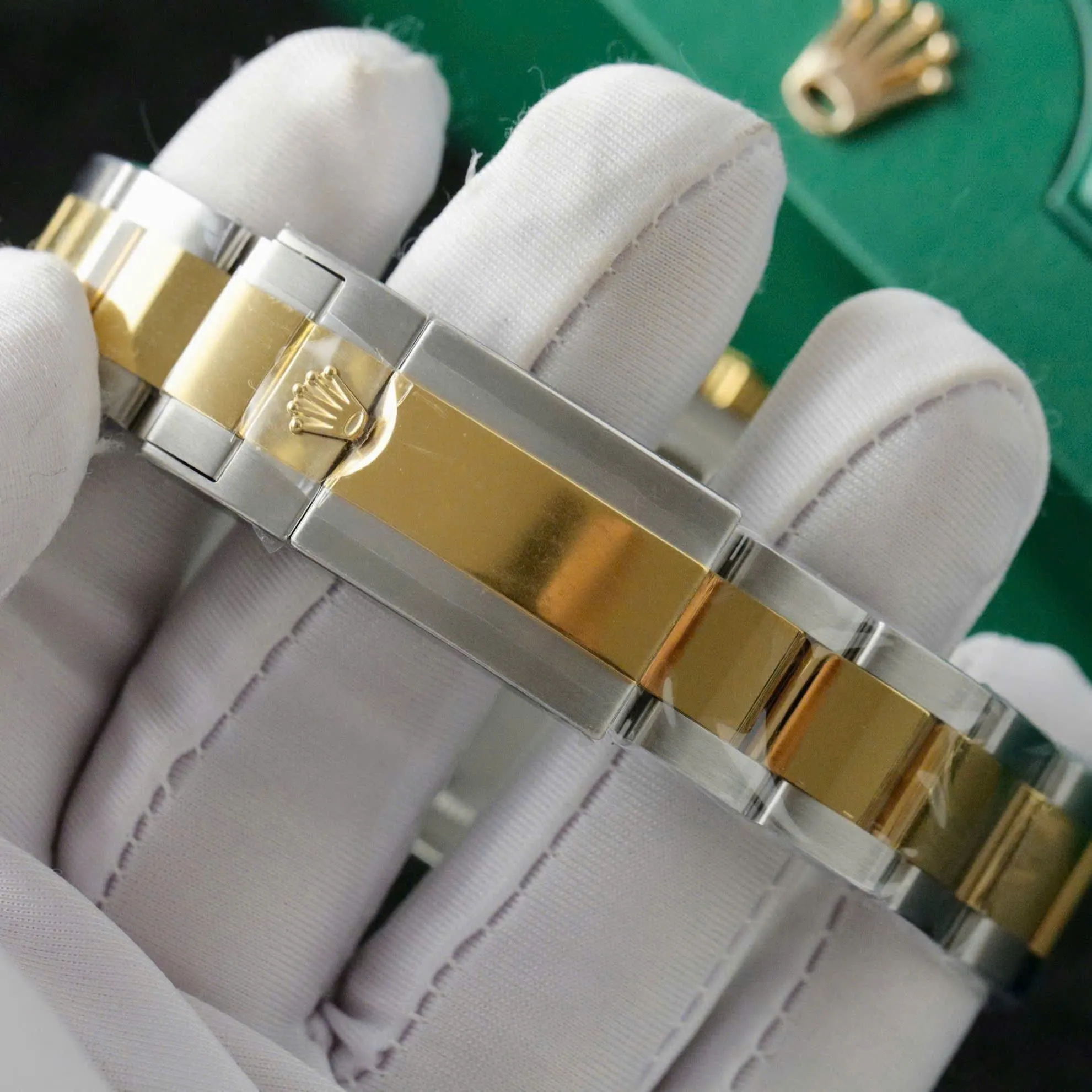 Replica Rolex Daytona Black Dial Gold Bezel Two Tone Oyster Bracelet