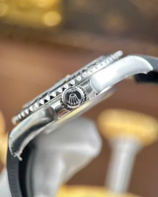 Replica Yacht Master Black Dial Black Bezel OysterFlex Strap