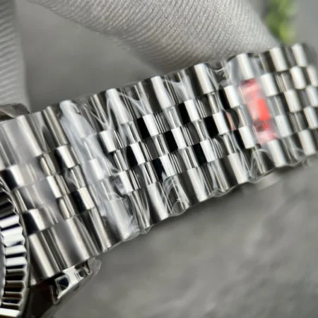 Replica Rolex Datejust White Dial Fluted Bezel Jubilee Bracelet