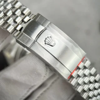 Replica Rolex Datejust White Dial Fluted Bezel Jubilee Bracelet