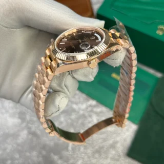 Replica Rolex Day-Date Chocolate Dial Fluted Bezel Rose Gold Presidential Bracelet
