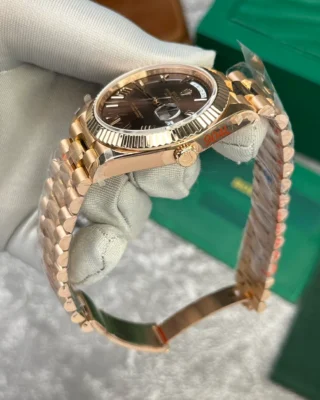 Replica Rolex Day-Date Chocolate Dial Fluted Bezel Rose Gold Presidential Bracelet