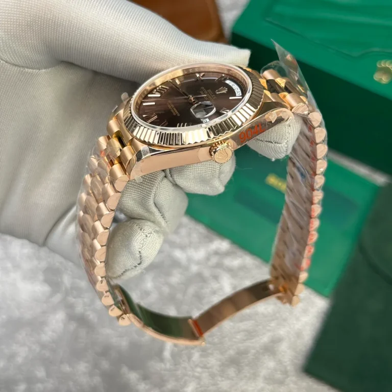Replica Rolex Day-Date Chocolate Dial Fluted Bezel Rose Gold Presidential Bracelet