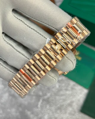 Replica Rolex Day-Date Chocolate Dial Fluted Bezel Rose Gold Presidential Bracelet