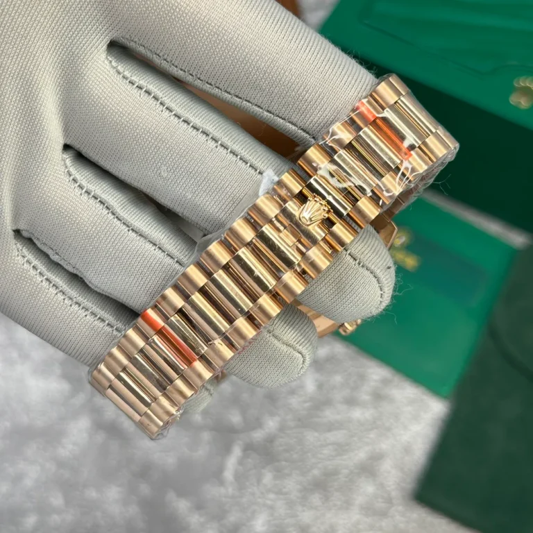 Replica Rolex Day-Date Chocolate Dial Fluted Bezel Rose Gold Presidential Bracelet