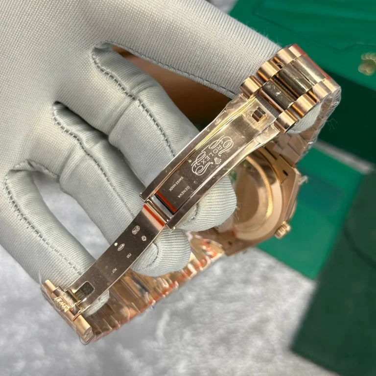 Replica Rolex Day-Date Chocolate Dial Fluted Bezel Rose Gold Presidential Bracelet