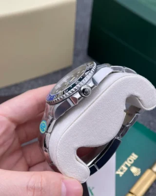 Replica Rolex GMT Master II Batman Blue and Black Bezel Oyster Bracelet