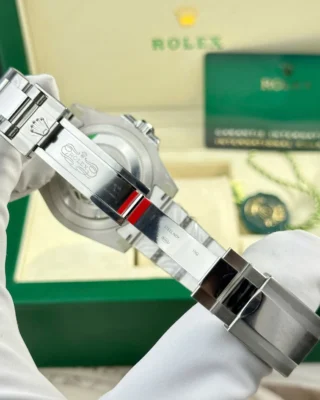 Replica Rolex GMT Master Pepsi Black Dial Blue and Red Bezel Oyster Bracelet