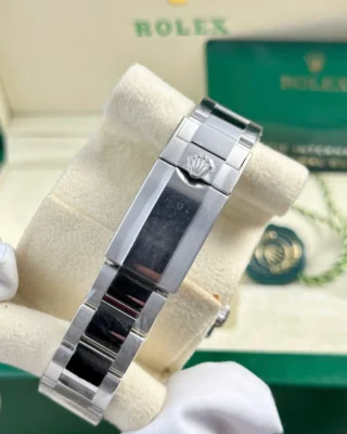 Replica Rolex GMT Master Pepsi Black Dial Blue and Red Bezel Oyster Bracelet