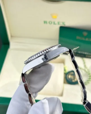 Replica Rolex GMT Master Pepsi Black Dial Blue and Red Bezel Oyster Bracelet