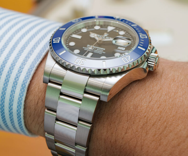 Superclone Rolex Submariner "Cookie Monster" Black Dial 126619LB Style Perspective