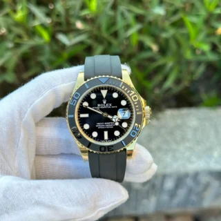 Replica Rolex Yacht-Master Black Dial Yellow Gold Oysterflex Bracelet