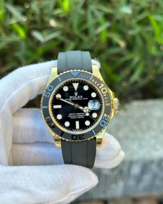 Replica Rolex Yacht-Master Black Dial Yellow Gold Oysterflex Bracelet