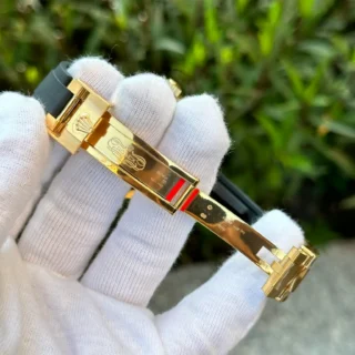 Replica Rolex Yacht-Master Black Dial Yellow Gold Oysterflex Bracelet