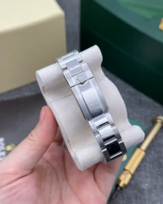 Replica Rolex GMT MAster II Black Dial Black Bezel Oyster Bracelet