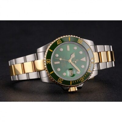 Superclone Rolex Submariner Green Dial PR16233GRG Close-Up Focus