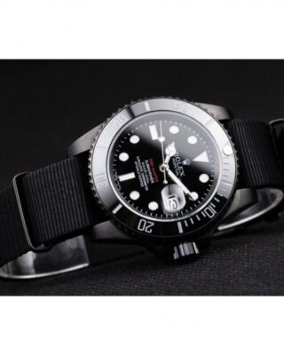 Superclone Rolex Submariner Black Dial REP016826 Close-Up Focus