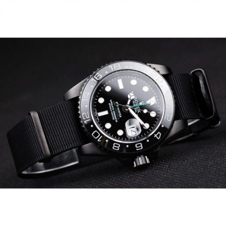 Superclone Rolex GMT-Master II Black Dial REP016827 Close-Up Focus