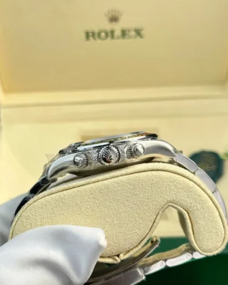 Replica Rolex Daytona Black dial Rainbow Bezel Oyster Bracelet