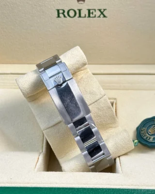 Replica Rolex Daytona Black dial Rainbow Bezel Oyster Bracelet