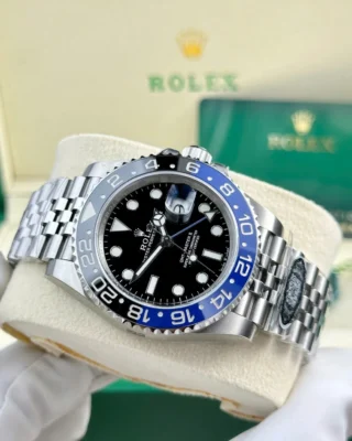 Replica Rolex GMT Master II Batgirl Black Dial Black Blue Bezel Jubilee Bracelet
