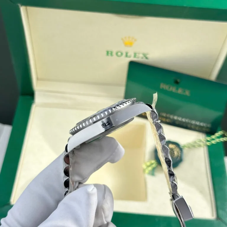 Replica Rolex GMT Master II Batgirl Black Dial Black Blue Bezel Jubilee Bracelet