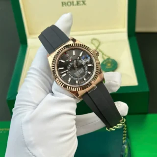 Replica Rolex Sky-Dweller Black Dial Rose Gold Case Oysterflex Bracelet