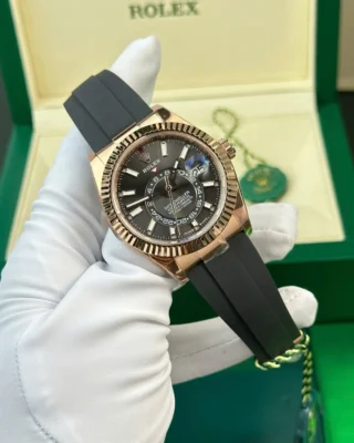 Replica Rolex Sky-Dweller Black Dial Rose Gold Case Oysterflex Bracelet