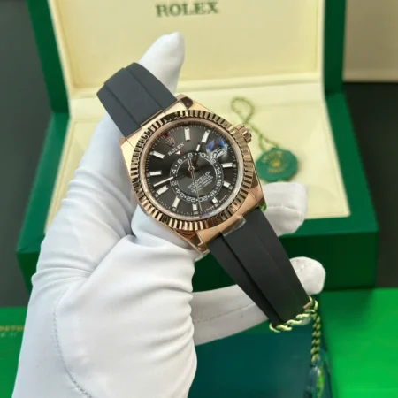 Replica Rolex Sky-Dweller Black Dial Rose Gold Case Oysterflex Bracelet