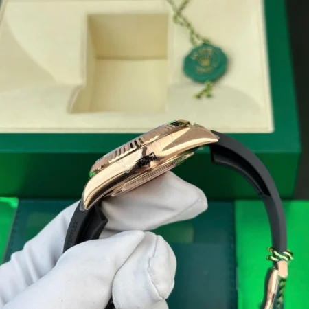 Replica Rolex Sky-Dweller Black Dial Rose Gold Case Oysterflex Bracelet