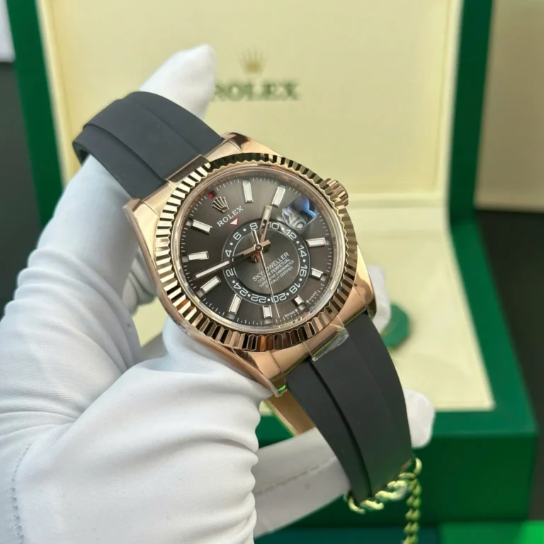 Replica Rolex Sky-Dweller Black Dial Rose Gold Case Oysterflex Bracelet