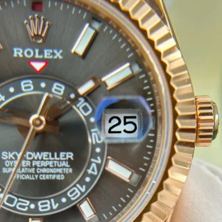 Replica Rolex Sky-Dweller Black Dial Rose Gold Case Oysterflex Bracelet