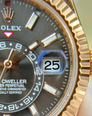 Replica Rolex Sky-Dweller Black Dial Rose Gold Case Oysterflex Bracelet