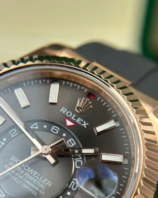 Replica Rolex Sky-Dweller Black Dial Rose Gold Case Oysterflex Bracelet
