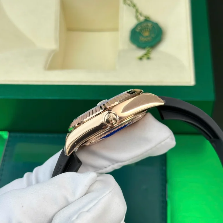 Replica Rolex Sky-Dweller Black Dial Rose Gold Case Oysterflex Bracelet