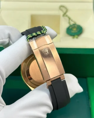 Replica Rolex Sky-Dweller Black Dial Rose Gold Case Oysterflex Bracelet