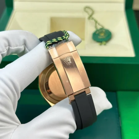 Replica Rolex Sky-Dweller Black Dial Rose Gold Case Oysterflex Bracelet