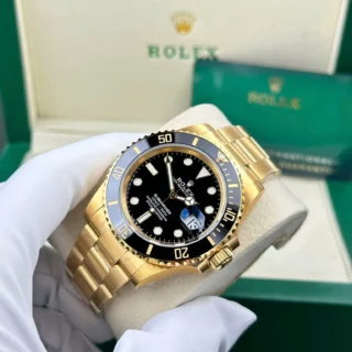 Replica Rolex Submariner Black Dial Gold Oyster Bracelet