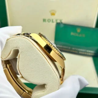 Replica Rolex Submariner Black Dial Gold Oyster Bracelet