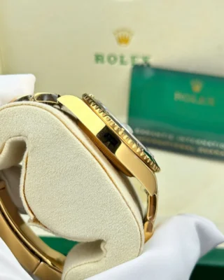 Replica Rolex Submariner Black Dial Gold Oyster Bracelet