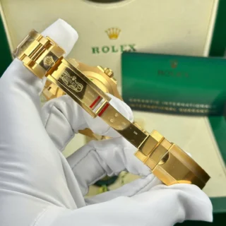 Replica Rolex Submariner Black Dial Gold Oyster Bracelet