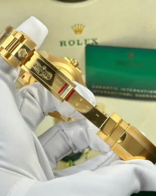 Replica Rolex Submariner Black Dial Gold Oyster Bracelet